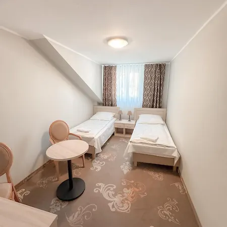 Otel Zlote Runo - Hotel&Restauracja Karolina
