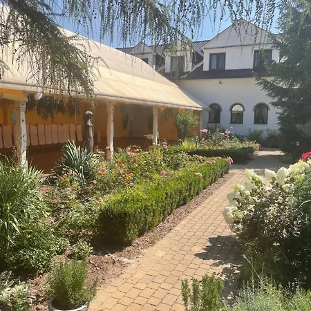 Hotel&Restauracja Zlote Runo منزل للإقامة *